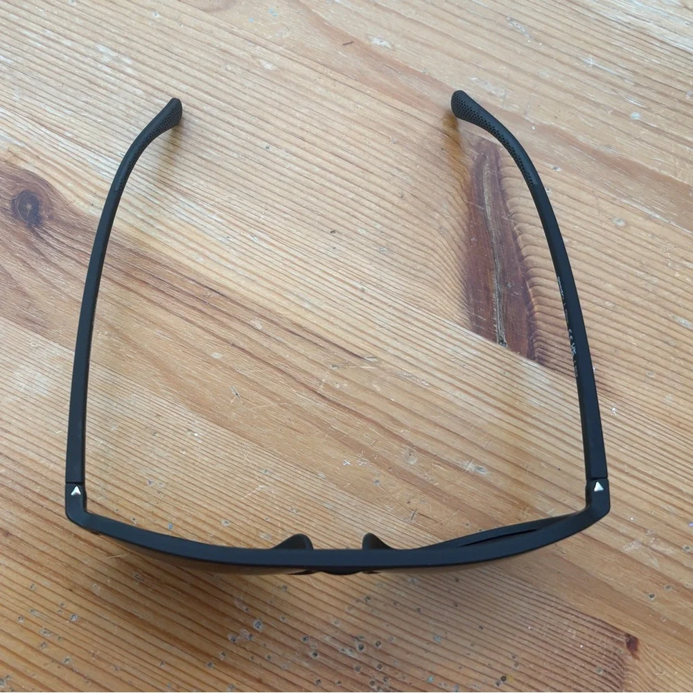 Black Goodr Sunglasses + sleeve - Picture 3 of 3